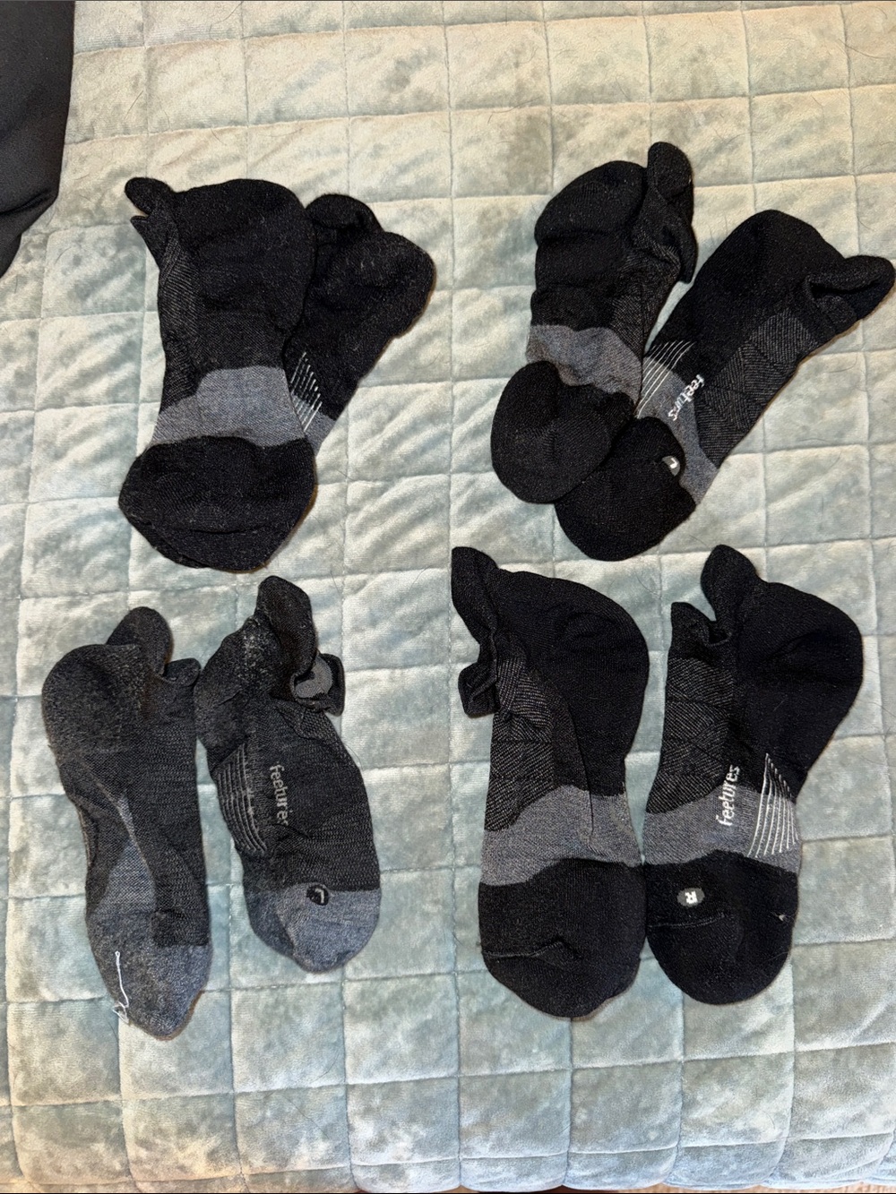 Feetures Merino Size Medium Athletic 4 pair No-Show Running Socks nwot